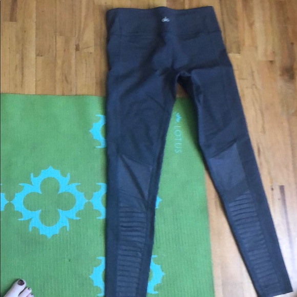 ALO Yoga Moto Leggings - Picture 3 of 5